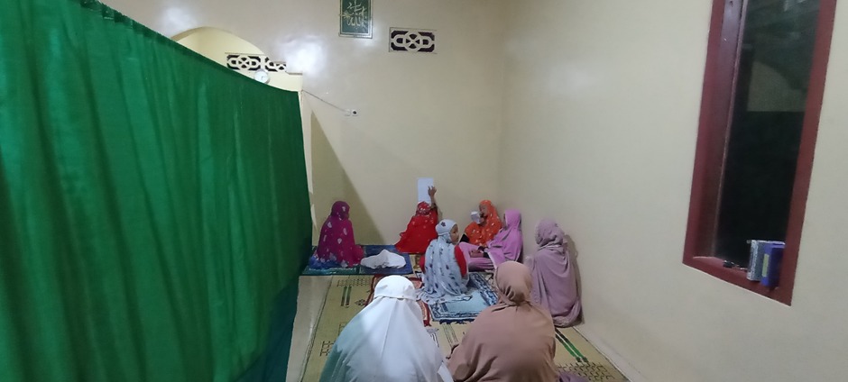 Lebih Dekat dengan Allah, Mahasiswa KPM STAIMAS Wonogiri di Lemahbang Mengajak Pembiasaan Membaca 99 Asmaul Husna di Musala