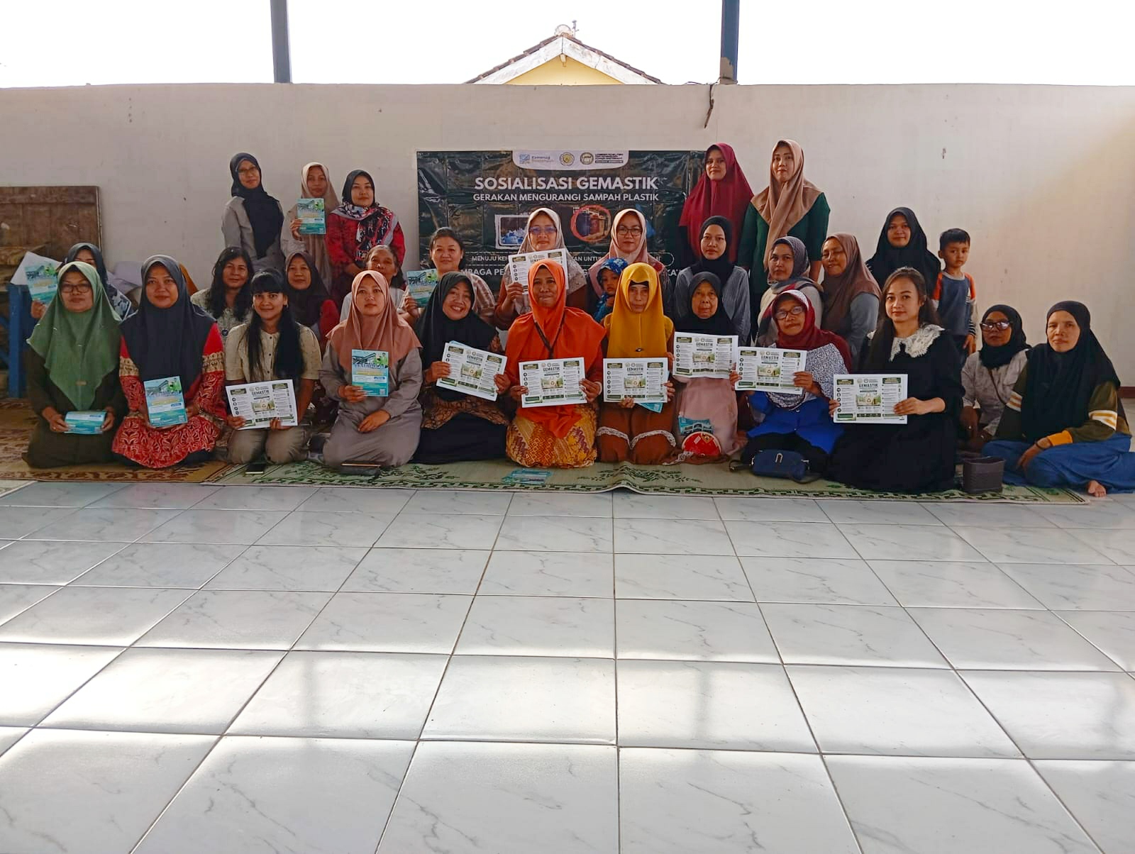 Dosen KPI STAIMAS Wonogiri Sosialisasikan Ekoteologi Melalui GEMASTIK, Gerakan Mengurangi Sampah Plastik
