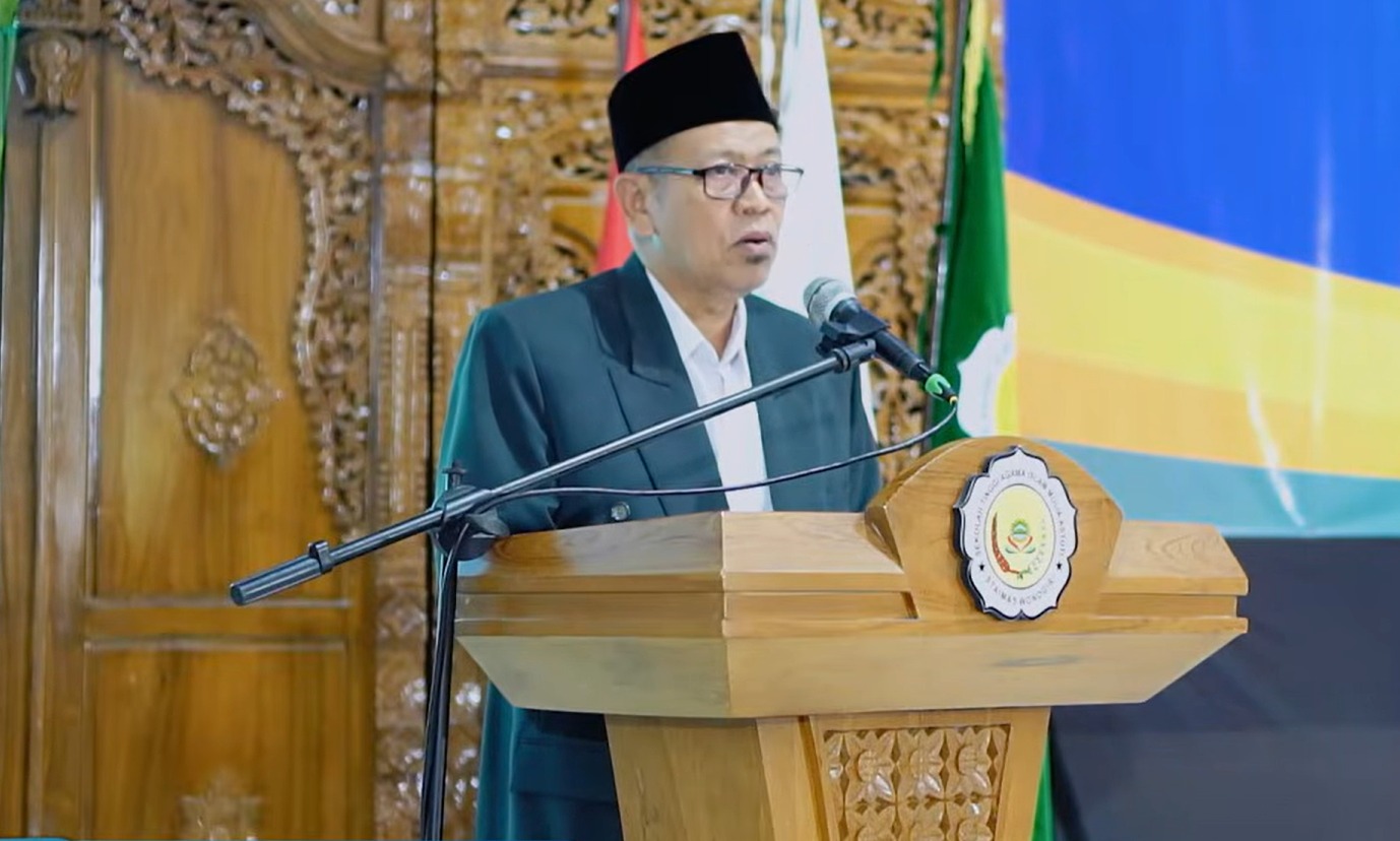 Pengasuh Ponpes SGJ Sampaikan Tiga Pesan Penting bagi Lulusan STAIMAS Wonogiri pada Wisuda Angkatan IV
