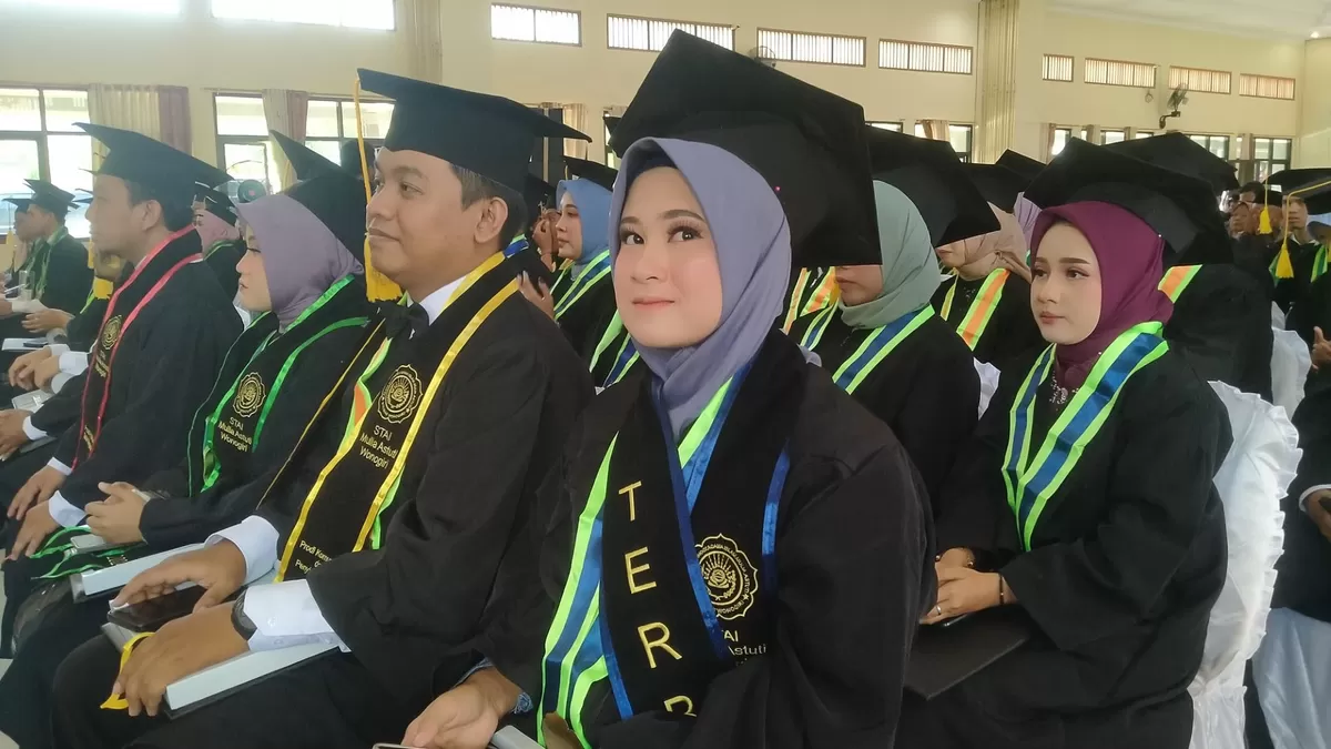 92 Mahasiswa Staimas Wonogiri Diwisuda, Termasuk Empat Pasang Suami-Istri - Suara Merdeka Solo