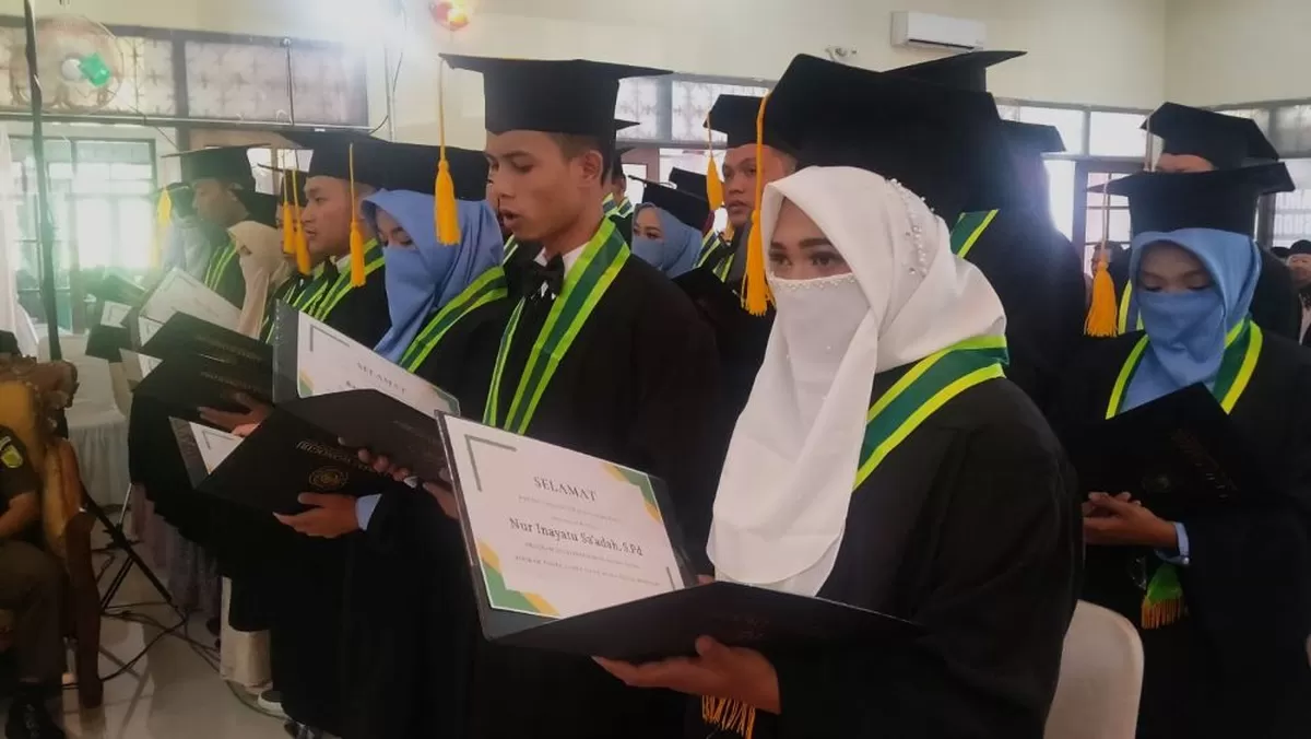 Staimas Wonogiri Mewisuda 64 Mahasiswa - Suara Merdeka Solo