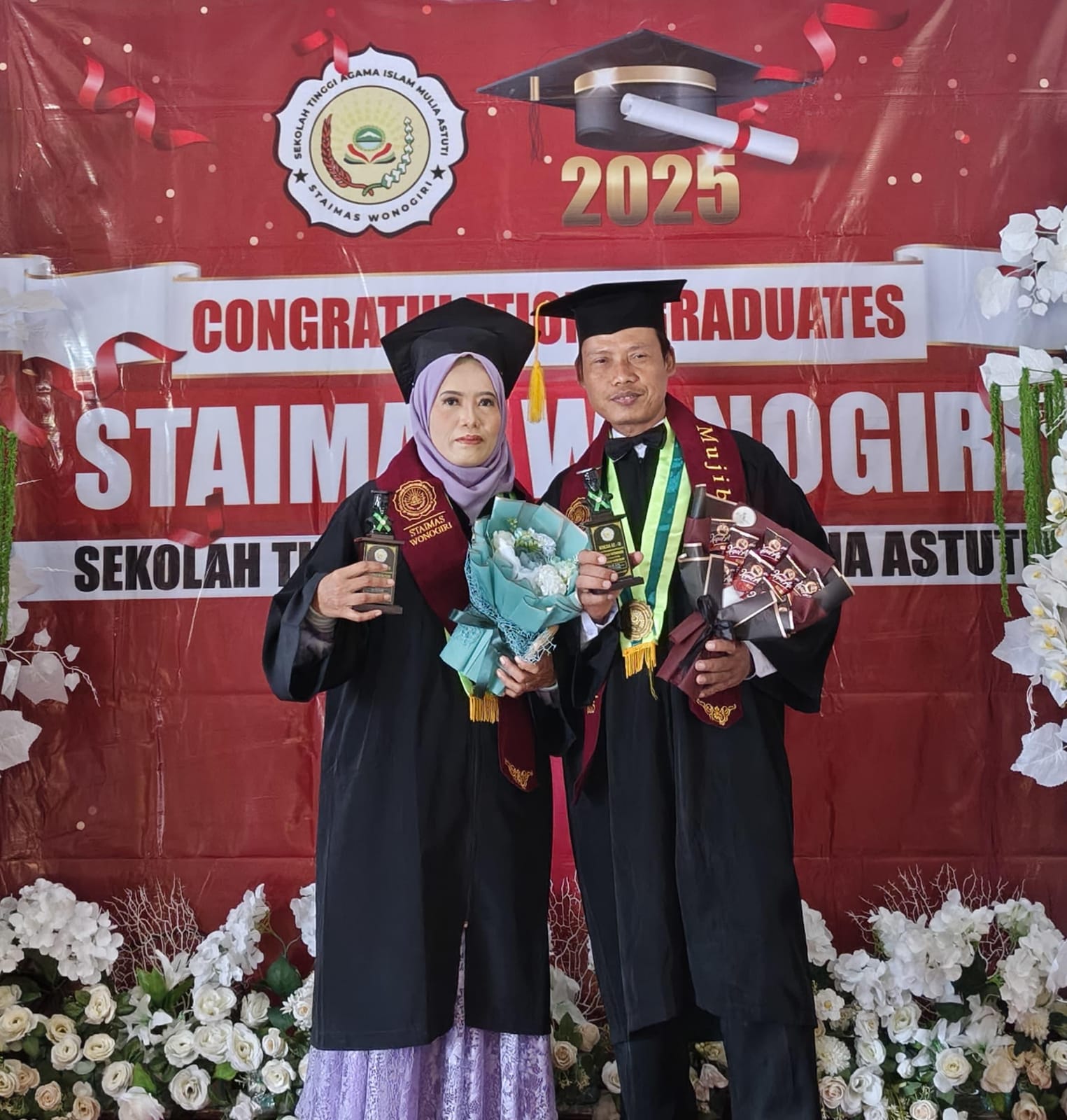Sisi Lain Wisuda STAIMAS Wonogiri, Sepasang Pengabdi Pendidikan dan Dakwah yang Lulus Bersama